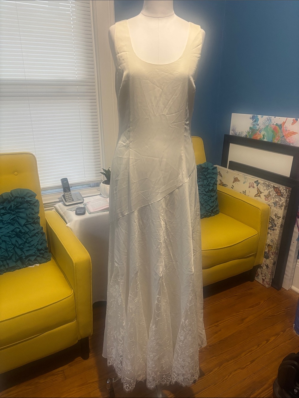 Endless Rose Cream Lace-Trim Sleeveless Bridal Gown
